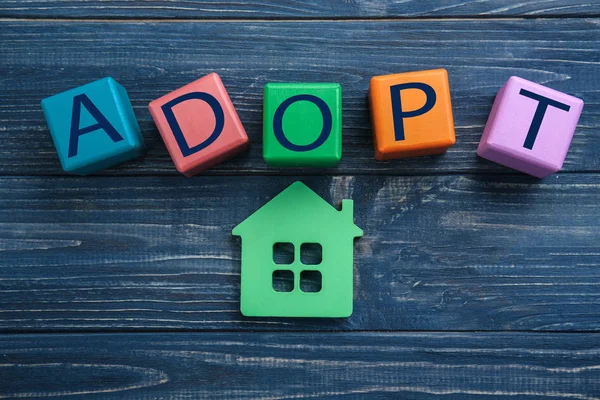 Cubi con parola ADOPT — Foto Stock