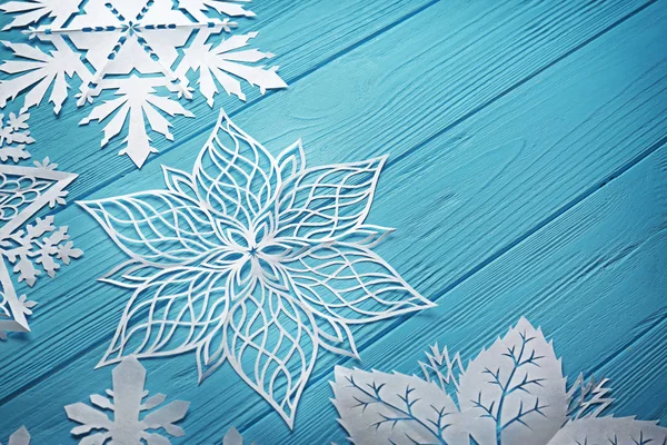 Schöne Schneeflocken aus Papier — Stockfoto