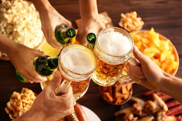 Hands clinking beer mugs — Stock Image Hands clinking beer mugs Stock Image