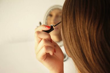 Onu yaparken kadın makyaj