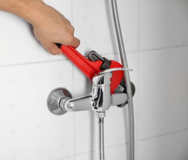 Tesisatçı sabitleme duş