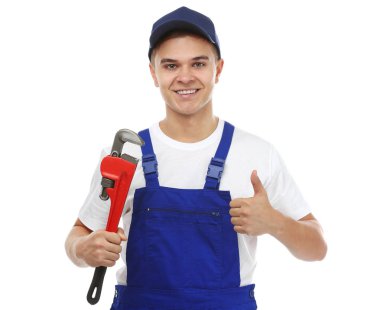 Genç yakışıklı tesisatçı