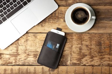 çalışma alanı kahve ve smartphone ile