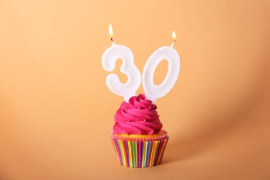 Mumlarla doğum günü kek 