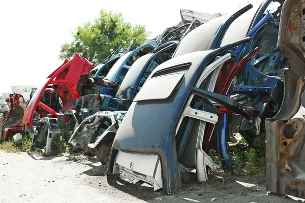 Broken Car Dump Outdoor Sunny Day — Stock Photo, Image