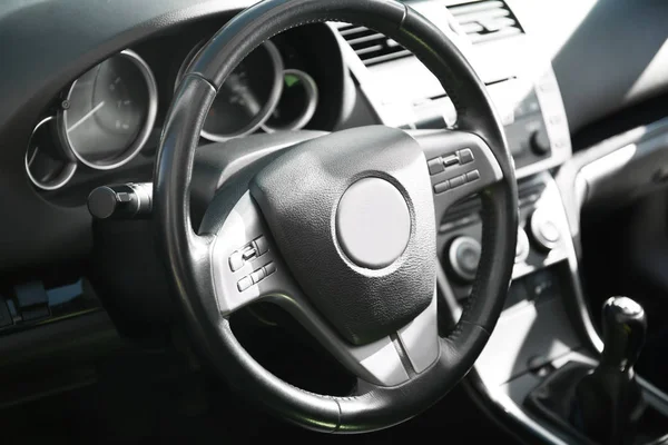 Ratt i bilens interiör — Stockfoto