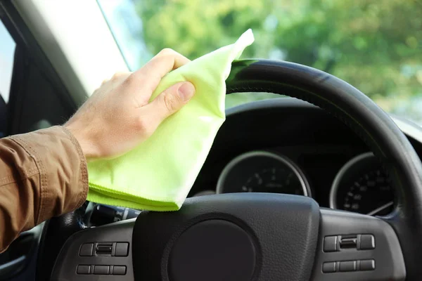 Man wiping interior of car — Stock Photo, Image