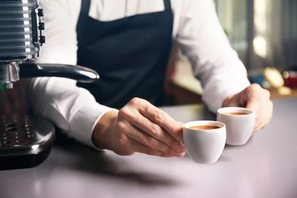 Male barista holding two cups — Stock Photo, Image