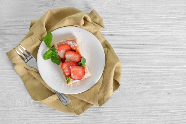 딸기와 맛 있는 과자 — 스톡 사진