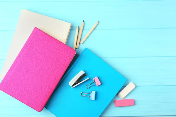 Renkli notebook ve ofis, banka donatımı — Stok fotoğraf