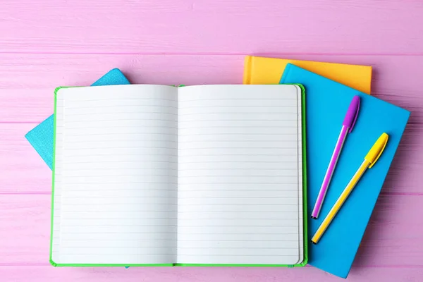 Composição de cadernos coloridos — Fotografia de Stock