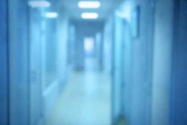 Довгий коридор в сучасній лікарні — стокове фото