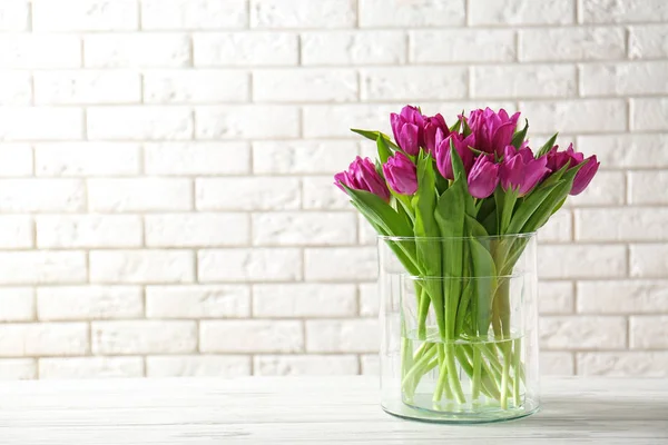 Vaso di vetro con bouquet — Foto Stock