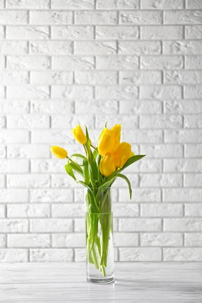 Vaso di vetro con bouquet — Foto Stock