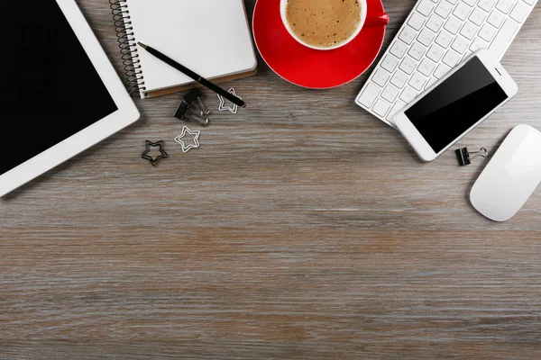 Lugar de trabajo con taza de café — Foto de Stock