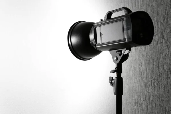 Fotostudio met verlichtingsapparatuur — Stockfoto