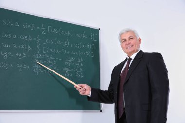 İşaretçi ile üst düzey öğretmen 