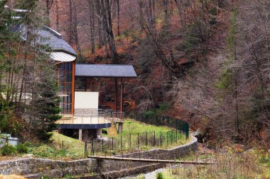 Dağlar büyük evde