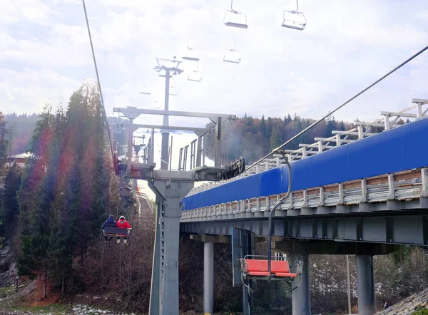 Modern ropeway at resort — Stock Photo, Image