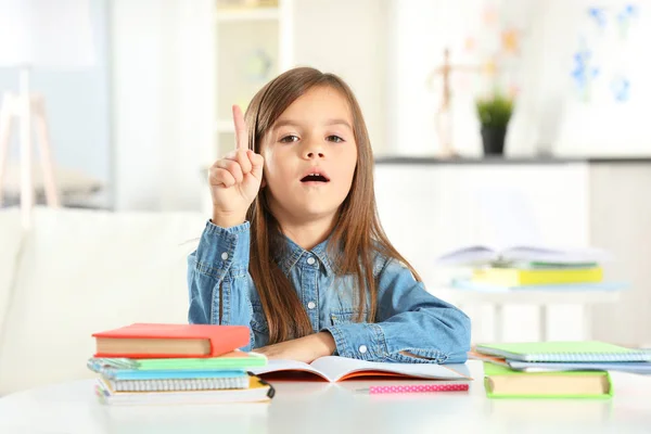 Menina com livros — Fotografia de Stock