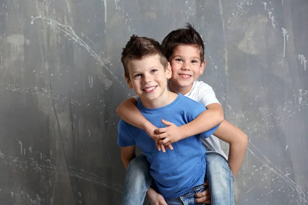 sevimli küçük kardeş 