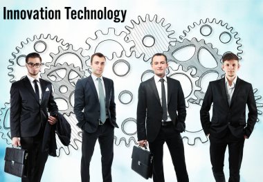 İş adamları ve ışık arka plan üzerinde metin yenilik teknoloji ekibi