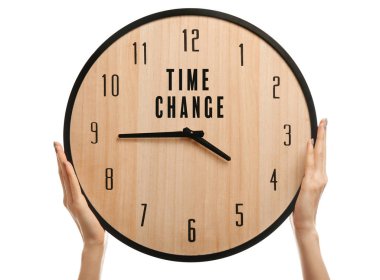 Metin ile saat tutan eller  