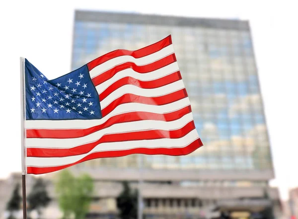 Amerikanische Flagge und Gebäude — Stockfoto