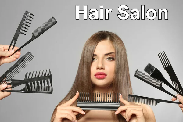 Молода Жінка Перукарським Обладнанням Текстом Hair Salon Сірому Фоні — стокове фото