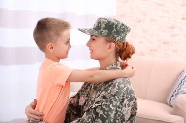 Anne asker ve çocuk 