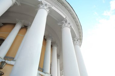 Neoklasik tarzda inşa