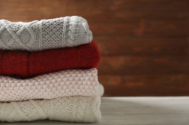 Sıcak kış giysileri 