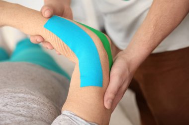 Fizyoterapist yaşlı hasta ile çalışma