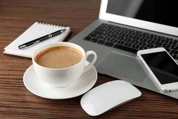 Kahve ile Ofis Masası — Stok fotoğraf