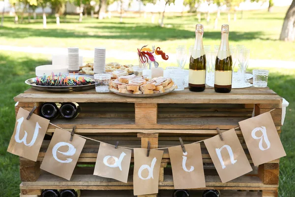 Decorated wedding table — Stock Photo, Image