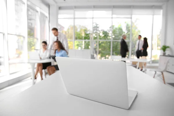 Concepto Formación Empresarial Portátil Mesa Oficina Blanca —  Fotos de Stock
