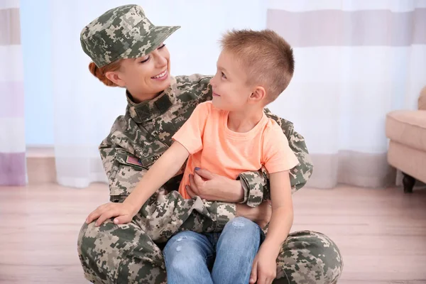 Voják matka a dítě — Stock fotografie