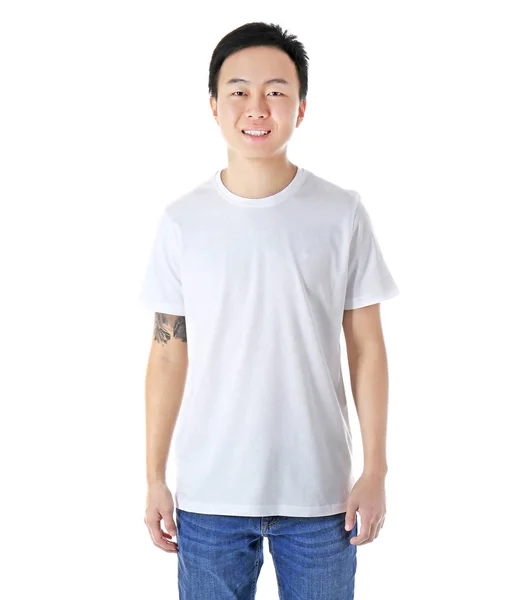 Azjatycki człowiek w puste t-shirt — Zdjęcie stockowe