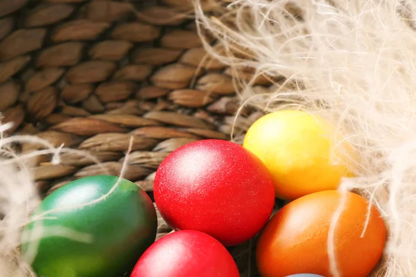 Oeufs de Pâques dans le nid — Photo