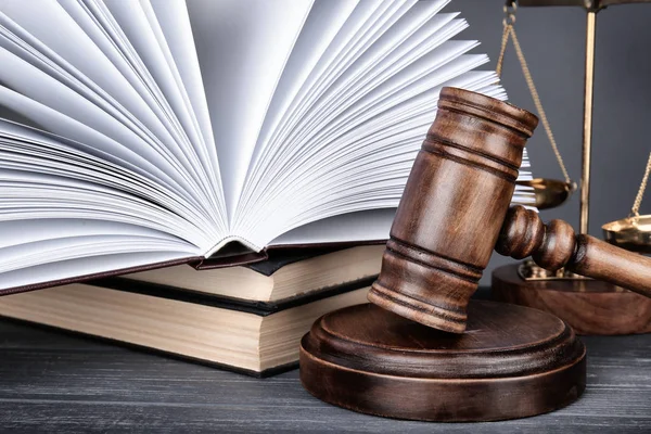 Judge gavel, scales and books — Stock Photo, Image