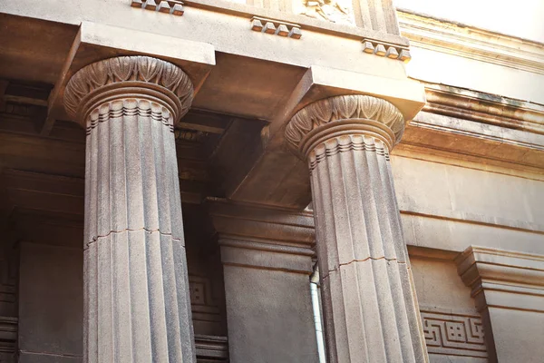 Building with columns in neoclassical style — Stock Photo, Image