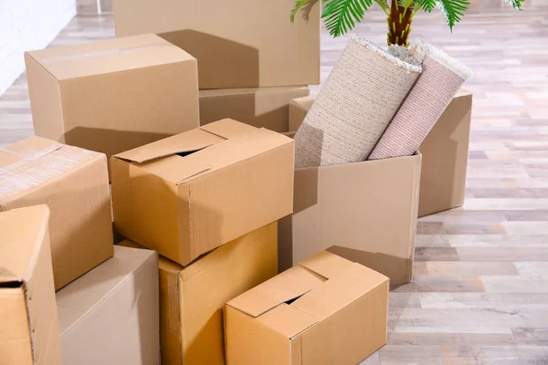 Montón de cajas para mover — Foto de Stock