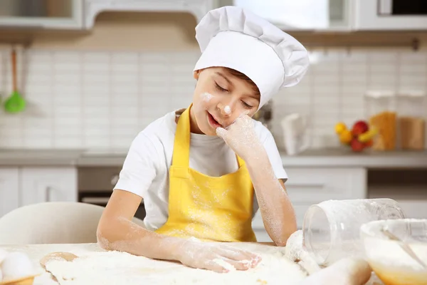 Boy cooking in kitchen — Stock Photo, Image