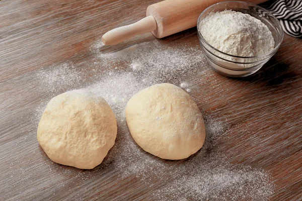 Roller pin and dough — Stock Photo, Image