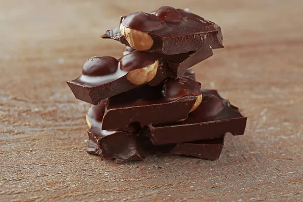 Brutna chokladbitar — Stockfoto