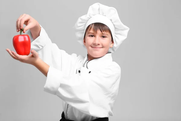 Schattige jongen in uniform van de chef-kok — Stockfoto