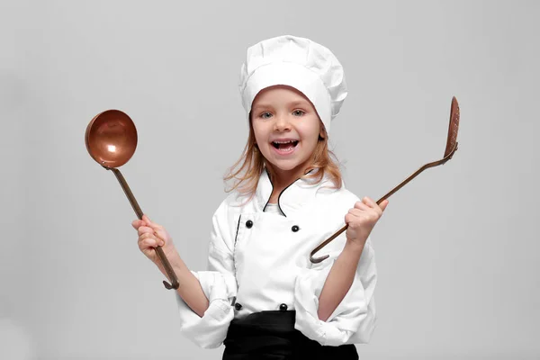 Söt flicka i kock uniform — Stockfoto