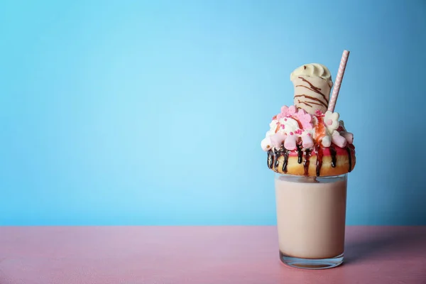 Milkshake, donut och andra sötsaker — Stockfoto