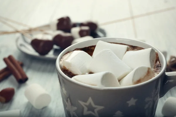Heißer Kakao mit Marshmallows — Stockfoto