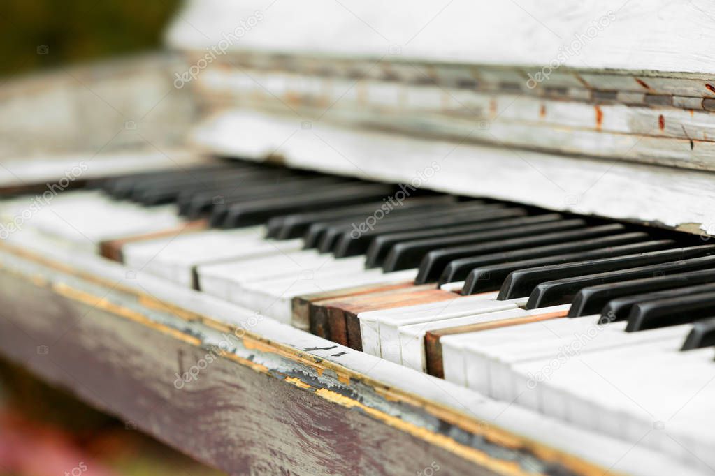 old damaged piano keyboard